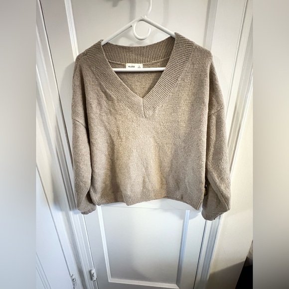 Hollister “Comfy Cloud” Sweater - Picture 2 of 4